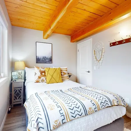 Hemlock Haven Vila